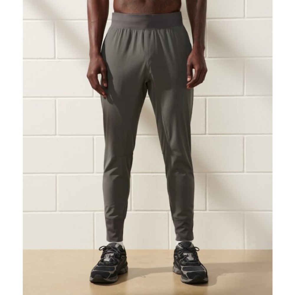 NWT YPB motionTEK men’s training joggers